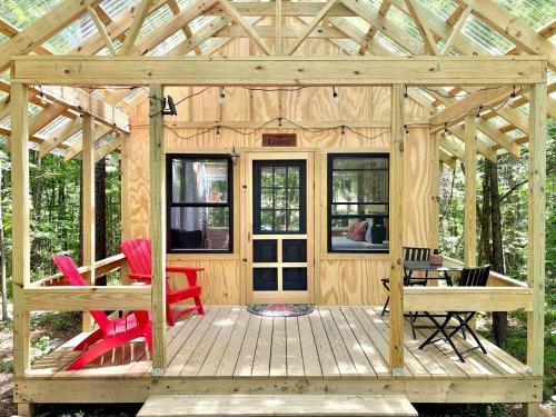 . Peaceful Glamping Cabin with Clear Roof near Kerr Lake in Henderson, NC