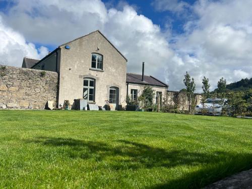 Strandhill stables with wood-fired sauna in Strandhill