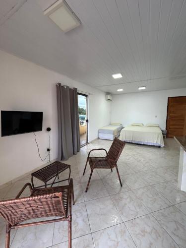 1 double bed, 1 twin bed
