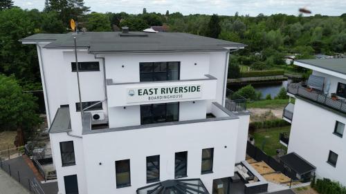 East-Riverside Boardinghouse in 埃爾克內爾
