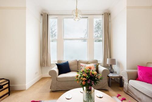 Garden flat near Ealing Broadway, Londýn