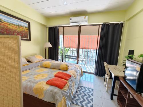 ห้องพักสำหรับสามท่านพร้อมระเบียง (Triple Room with Balcony)