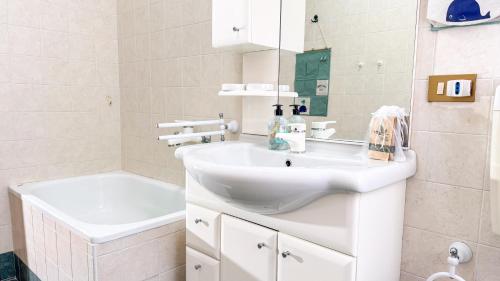 Mar Suite by Ca-Sa Check - image 3