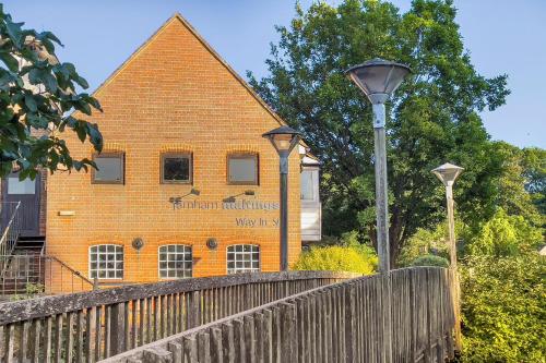 Facilities, Bright 1 bedroom apartments near Farnham Castle in Farnham