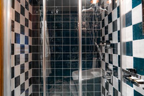 room detail thumbnail 2