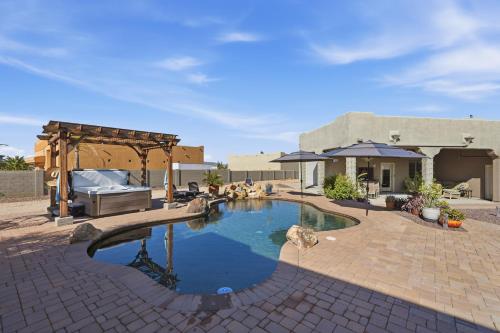 Alanamari Desert Estate, Pool, Spa, Casita-2 homes in one! in Tramonto