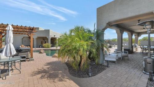 Alanamari Desert Estate, Pool, Spa, Casita-2 homes in one! in Tramonto