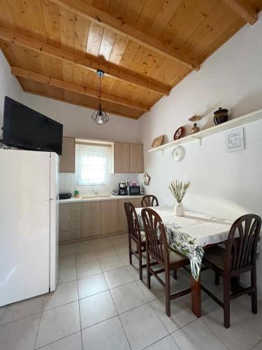 virtuve, Lefakis cottage in Ormos Korthiou (Cyclades)