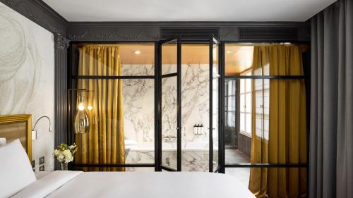 room detail thumbnail 1