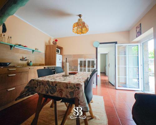 Casa Rústica com Piscina Privada - Perto do Porto (Casa Rustica com Piscina Privada - Perto do Porto) in ลันยิง