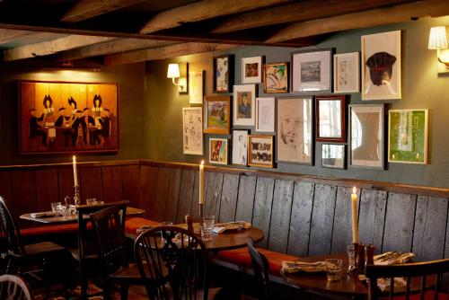 The Queen's Head at Broad Chalke - image 14