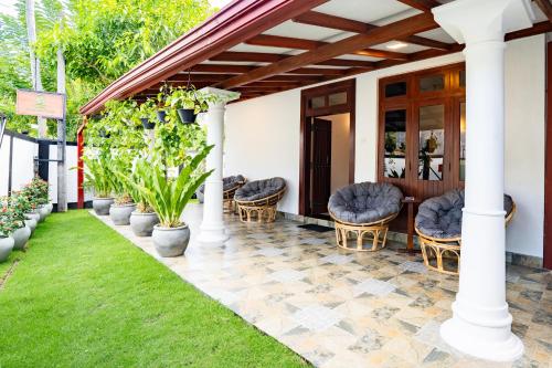 Lira Unawatuna - Unawatuna