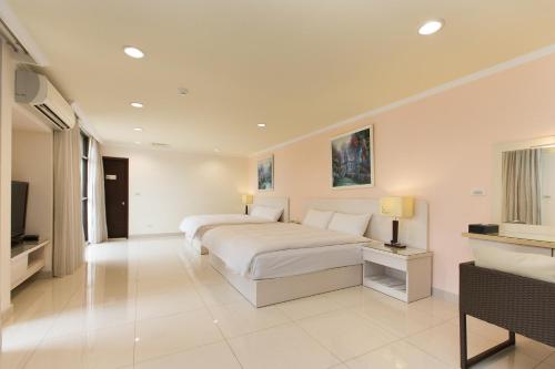 2 double beds
