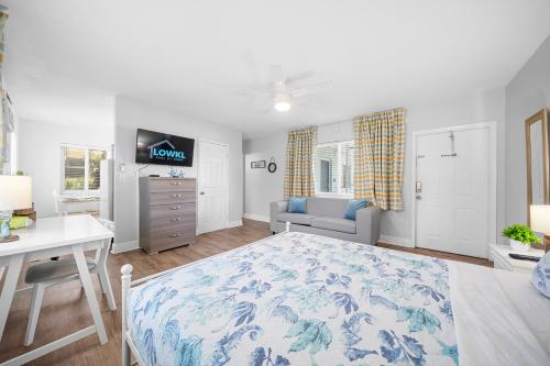 Great Escape By Lowkl in Lauderdale-by-the-Sea