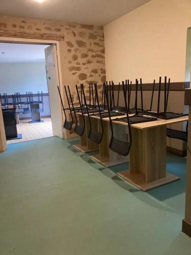 Spacieuse maison avec piscine partagee a Razes in Nieul