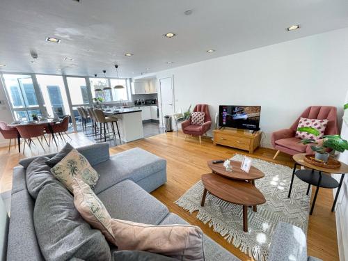 Chic 3 Bedroom Flat With Private Terrace In Holloway Near Finsbury Park
