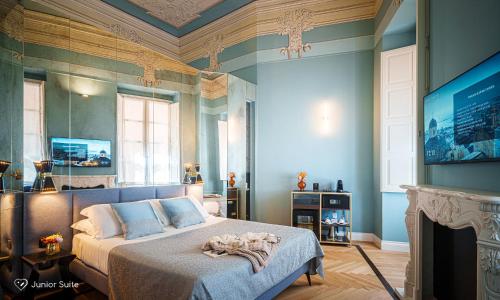 1 queen bed, 1 twin bed