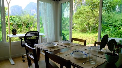 Facilities, Cozy Tiny House Nature Retreat with Mountain Views in Ban Nai Sa