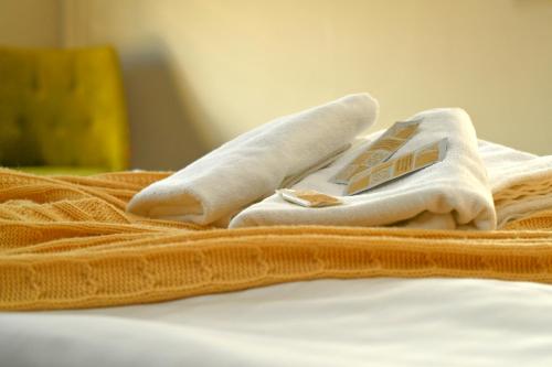 3 twin beds