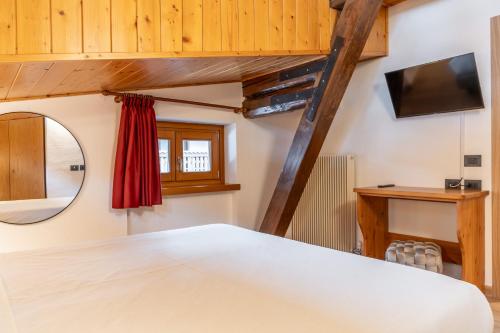 Double or twin room, economy