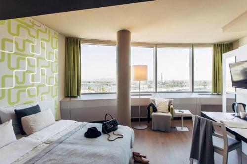 room detail thumbnail 1