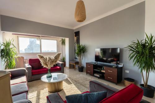 18th floor Nile View with Jacuzzi in Zamalek - main image