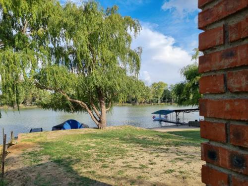 Riverbend Camp - Panache Family Tent with Private Ablution in Kristiana