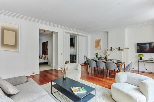 Apartment Louvre by Studio prestige