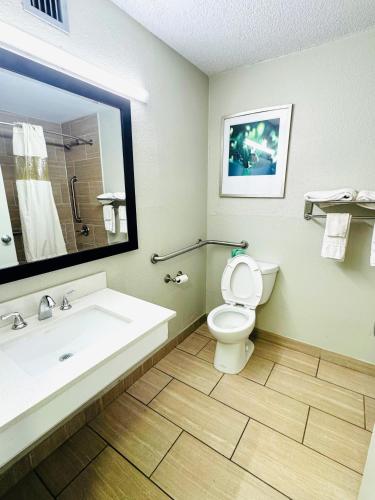 America's Best Value Inn Newnan - image 8