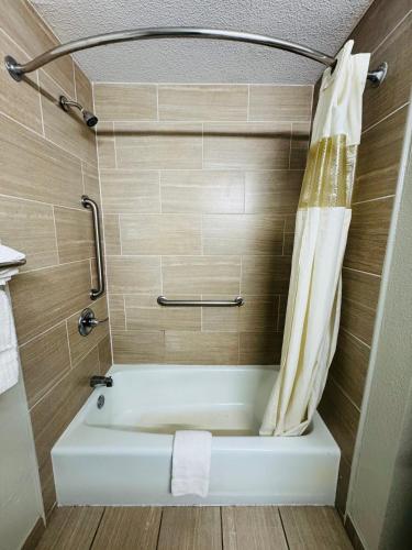 America's Best Value Inn Newnan - image 2