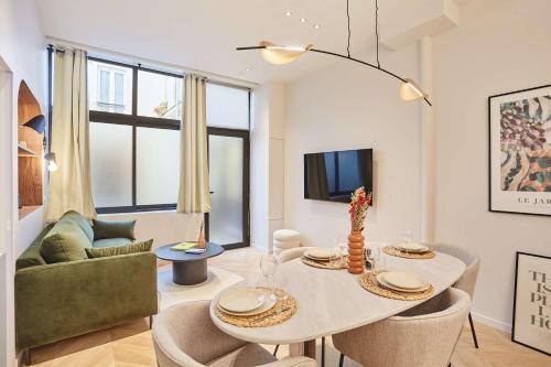 Superb AC Apartment Center of Paris - image 11
