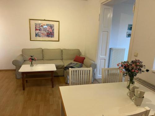 2 bedrooms, 4 beds