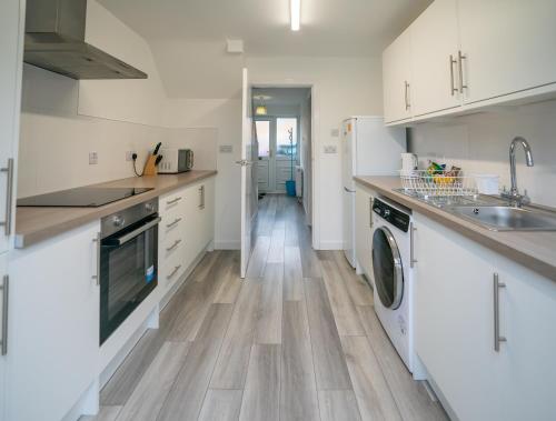 3 Bed House Driveway Town Centre M1 A5 Major Roads gîte à louer Dunstable