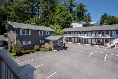Adirondack Retreat Inn & Suites - image 8