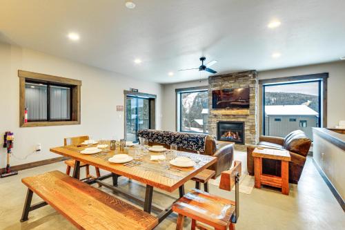 Luxury Ski Home with Hot Tub on Schweitzer Mountain in 沙尖鎮 (ID)
