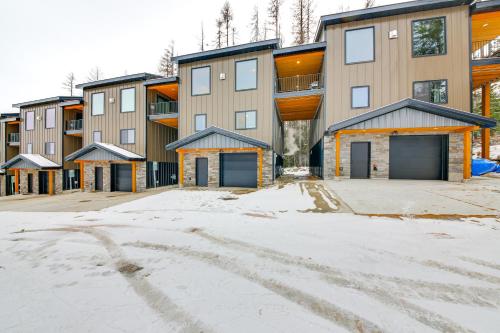 Luxury Ski Home with Hot Tub on Schweitzer Mountain in 沙尖鎮 (ID)