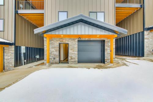 Luxury Ski Home with Hot Tub on Schweitzer Mountain in 沙尖鎮 (ID)
