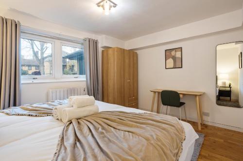 Luxe Dockside Apartment - image 10