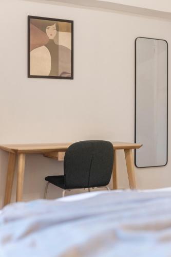Luxe Dockside Apartment - image 9