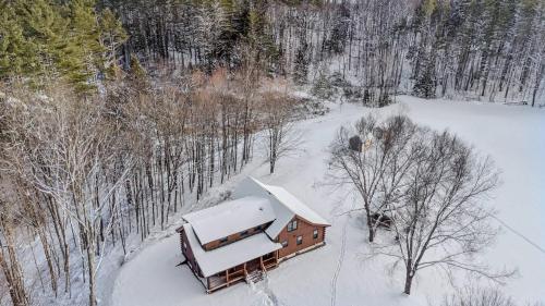Log Cabin Fireplace Upper Valley - Wooded Chalet in 奎奇