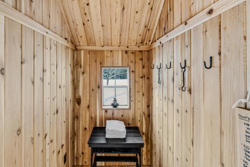 Log Cabin Fireplace Upper Valley - Wooded Chalet in 奎奇