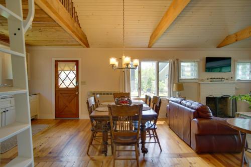 Peaceful Long Pond Cottage with Dock and Views in 米德爾伯勒