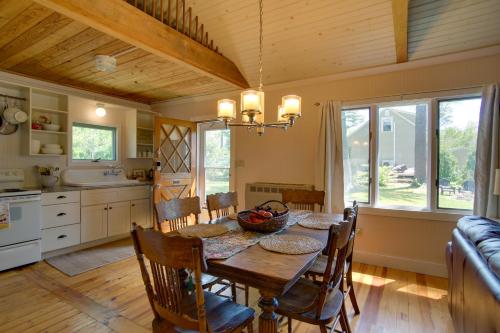 Peaceful Long Pond Cottage with Dock and Views in 米德爾伯勒