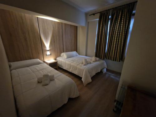 1 double bed, 1 bunk bed