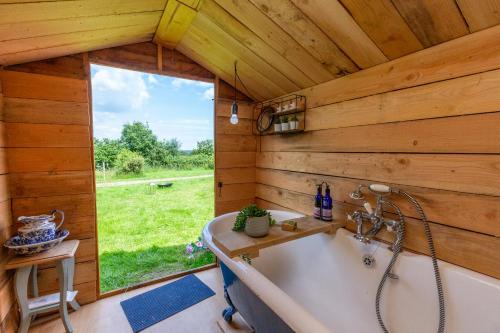 Vannas istaba, Leafy Fields Glamping in Ashill (Devon)