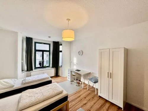 Große Wohnung für Gruppen, zentral gelegen in Magdeburg, Deutschland