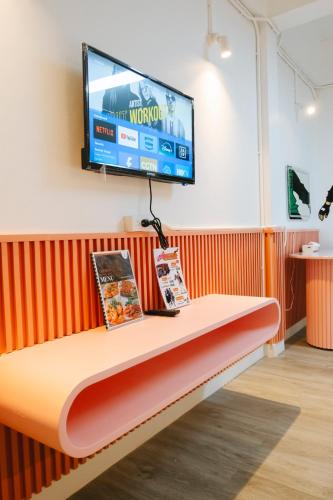 Shared lounge/TV area, Amphawa horse farm in Amphawa (Samut Songkhram)