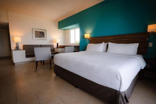Gamma Campeche Malecón Room Type - King Suite with Sea View