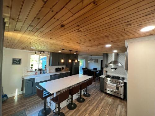 3,000 Sq Ft Historic Colonial Minutes from Okemo with Direct VAST Trail Access