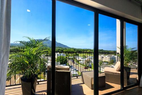 Cozy 2BD Condo Near Beach - image 2